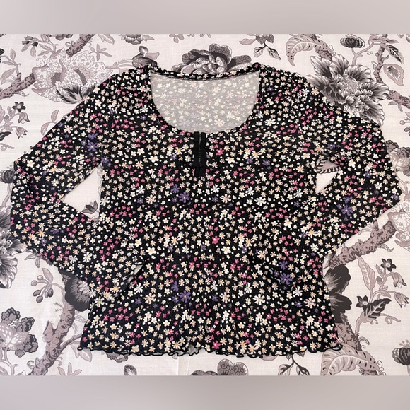 ❗️Last Chance❗️ SO Floral Longsleeve - Picture 1 of 5